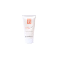 MEL50SPF : Émulsion crémeuse à triple. Ronction :  Protectrice : indice de protection 50. Éclaircissante : contient des actifs qui modulent le processus de mélanogénèse. Apaisante : aide à préserver l'intégrité structurelle de la peau.