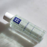 Démaquillant doux pour les yeux Formule pour le démaquillage de tous types de produits, elle améliore en douceur l'hydratation superficielle et profonde de l'épiderme, en protégeant les capillaires de la région et en exerçant une action apaisante marquée.