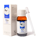 TCA PEEL à L'acide trichloracétique (TCA) à 25% offre une puissante action exfoliante, aidant à réduire les rides, les taches pigmentaires et à améliorer la texture générale de la peau.